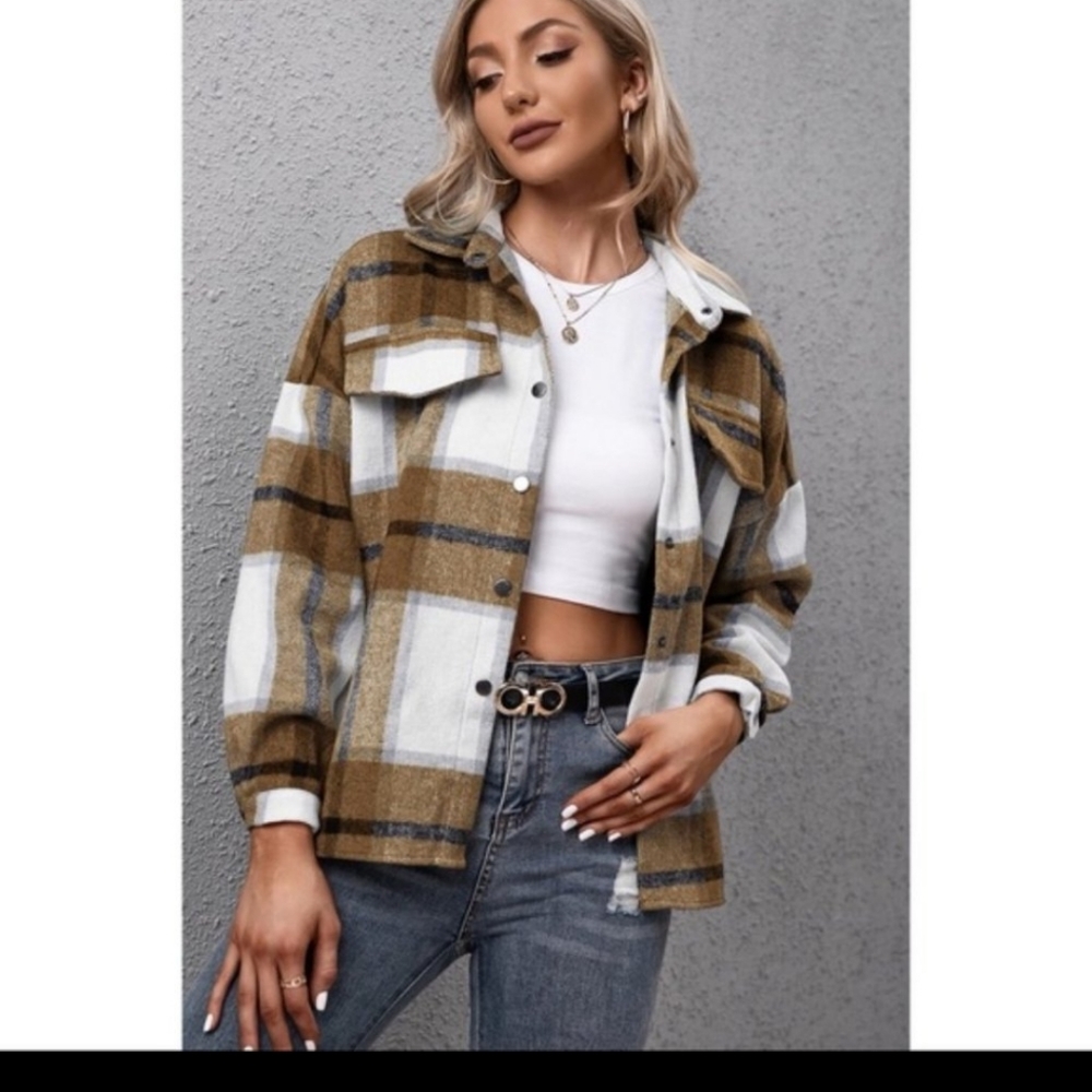 Plaid button down flannel shirt jacket.  M/XL